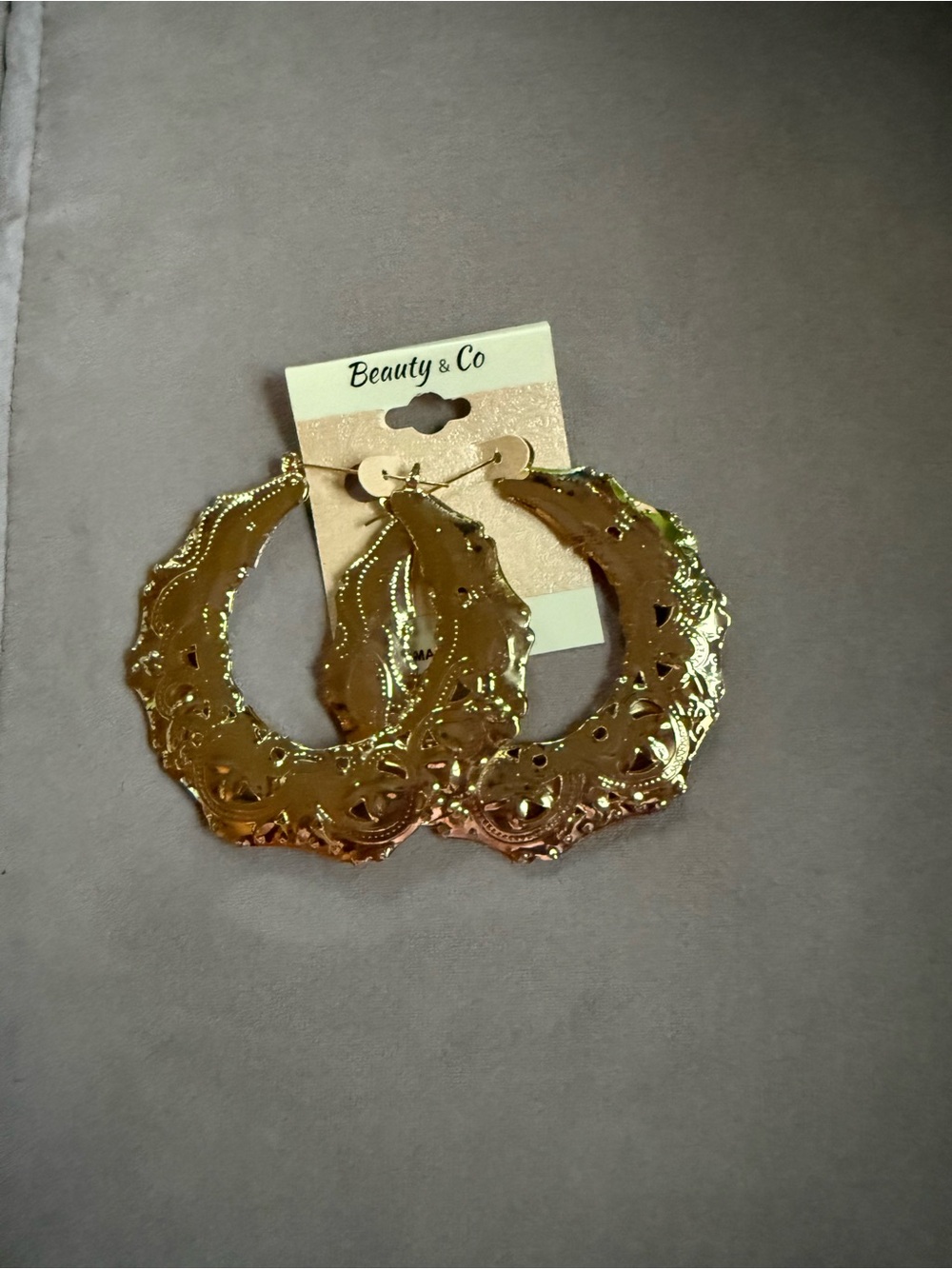 Vintage Y2K Gold Scalloped Filigree Hoop Earrings